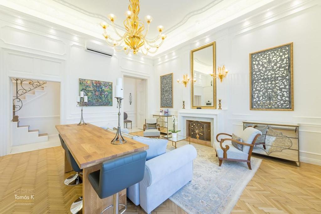 Bpr The Golden Astoria With Balcony And A/C Apartment Budapest Luaran gambar