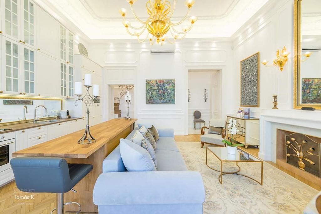 Bpr The Golden Astoria With Balcony And A/C Apartment Budapest Luaran gambar