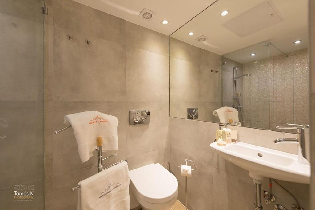 Bpr The Golden Astoria With Balcony And A/C Apartment Budapest Luaran gambar